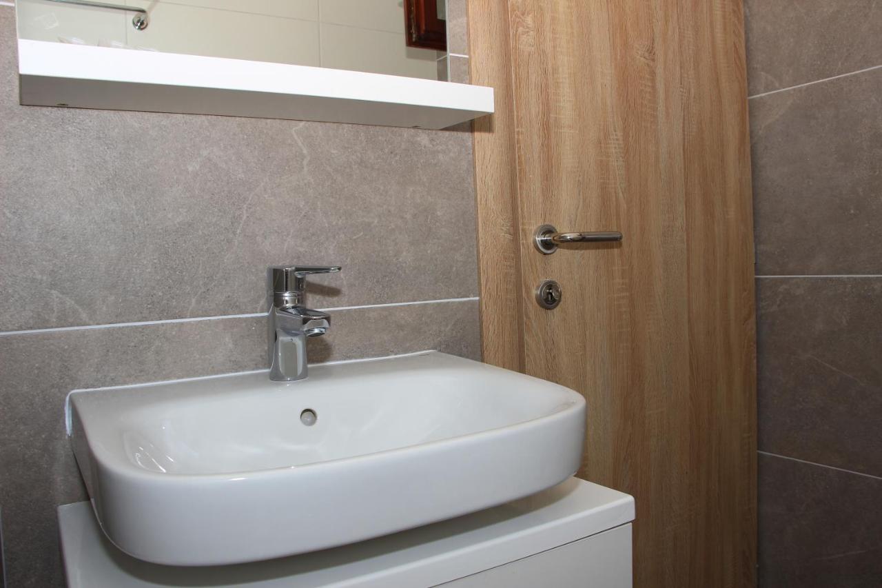 Apartments Jezera Lovisca ภายนอก รูปภาพ