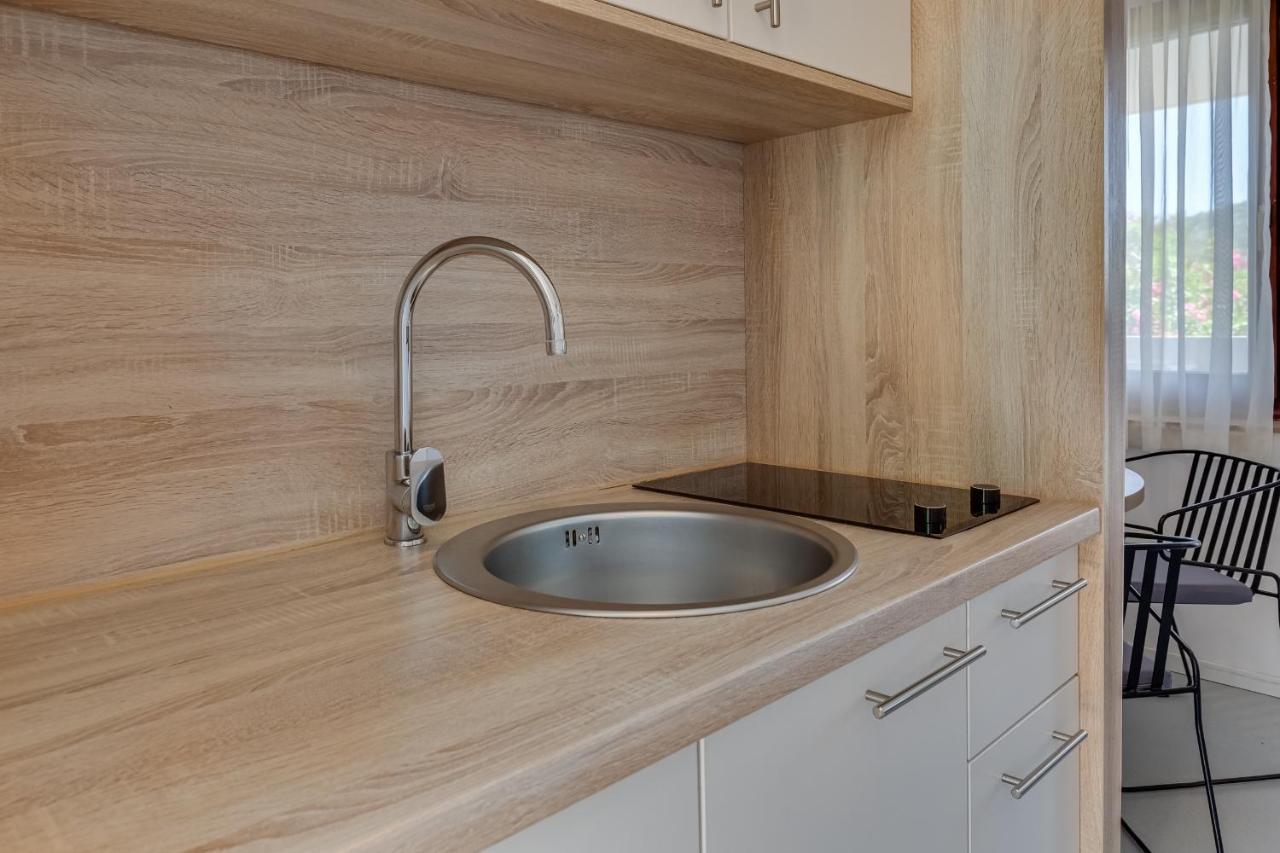 Apartments Jezera Lovisca ภายนอก รูปภาพ